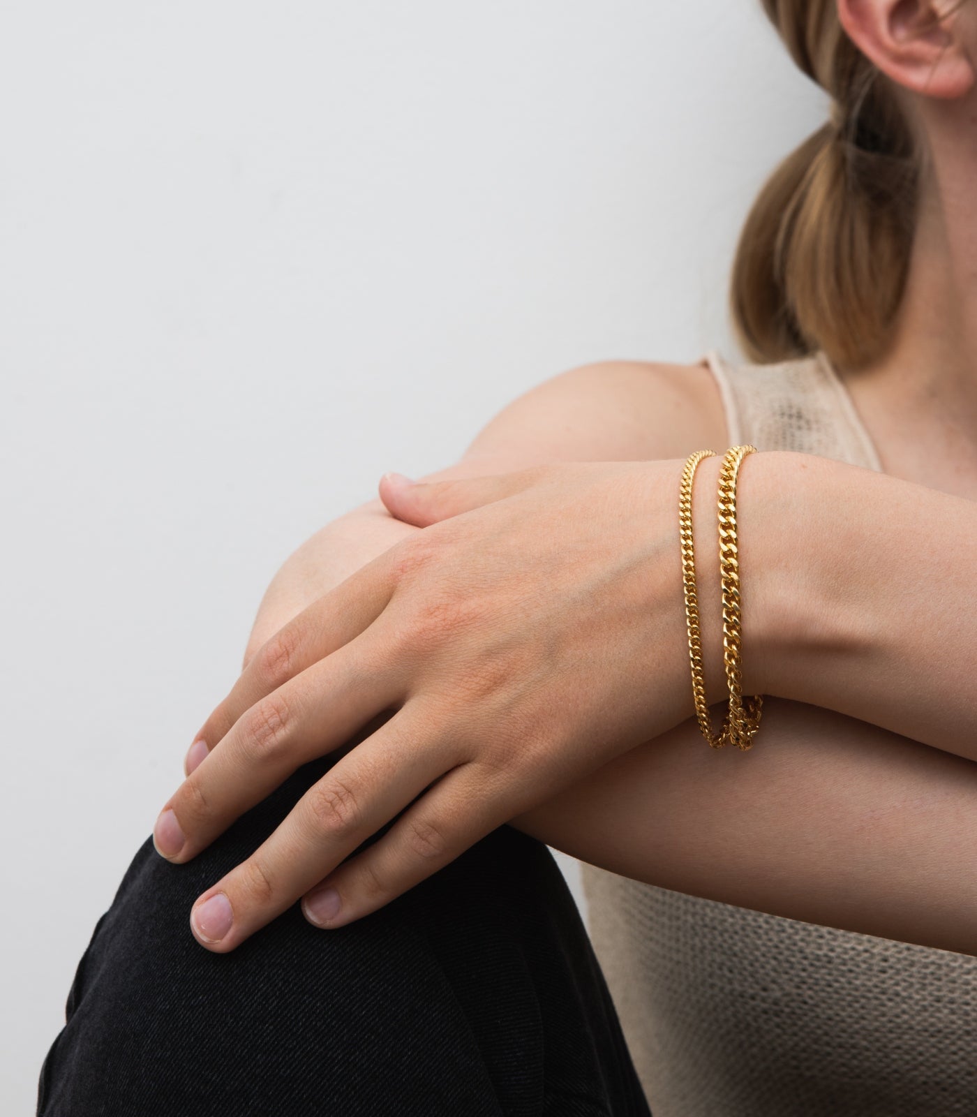 Gold curb bracelet discount